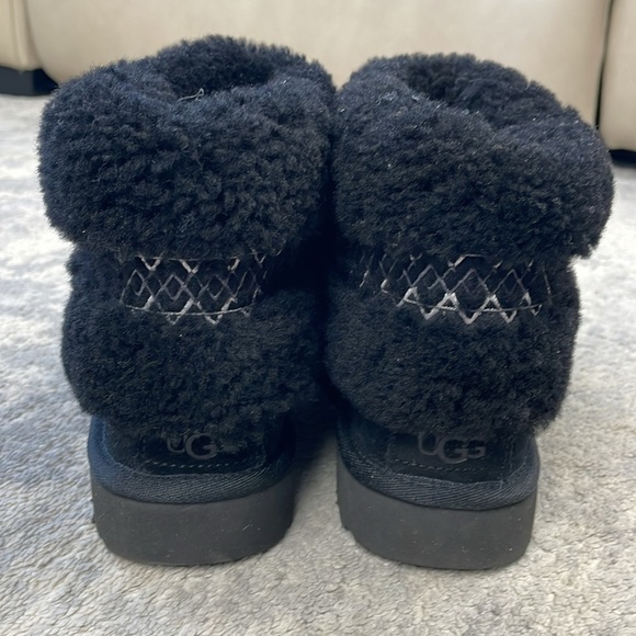 New UGG Mini Braid Boot Short Sheepskin Fur Black 1148930 Sz 5 - Picture 10 of 15